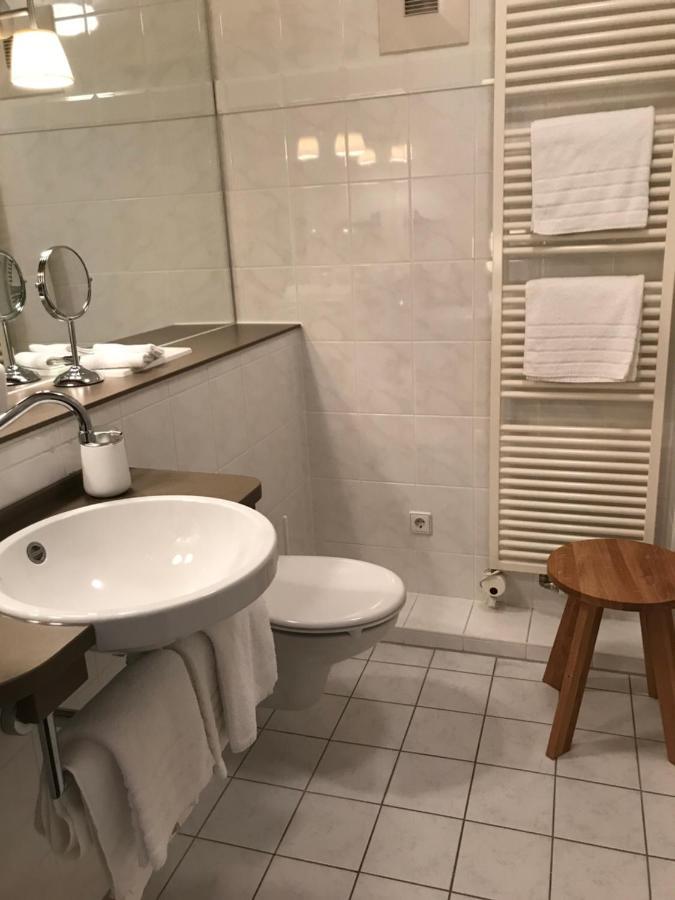 Hotel Altes Amtshaus, 3 à Mulfingen Extérieur photo